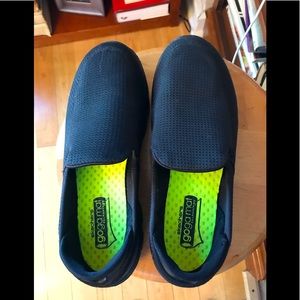 Men’s Sketchers light weight slip on shoes